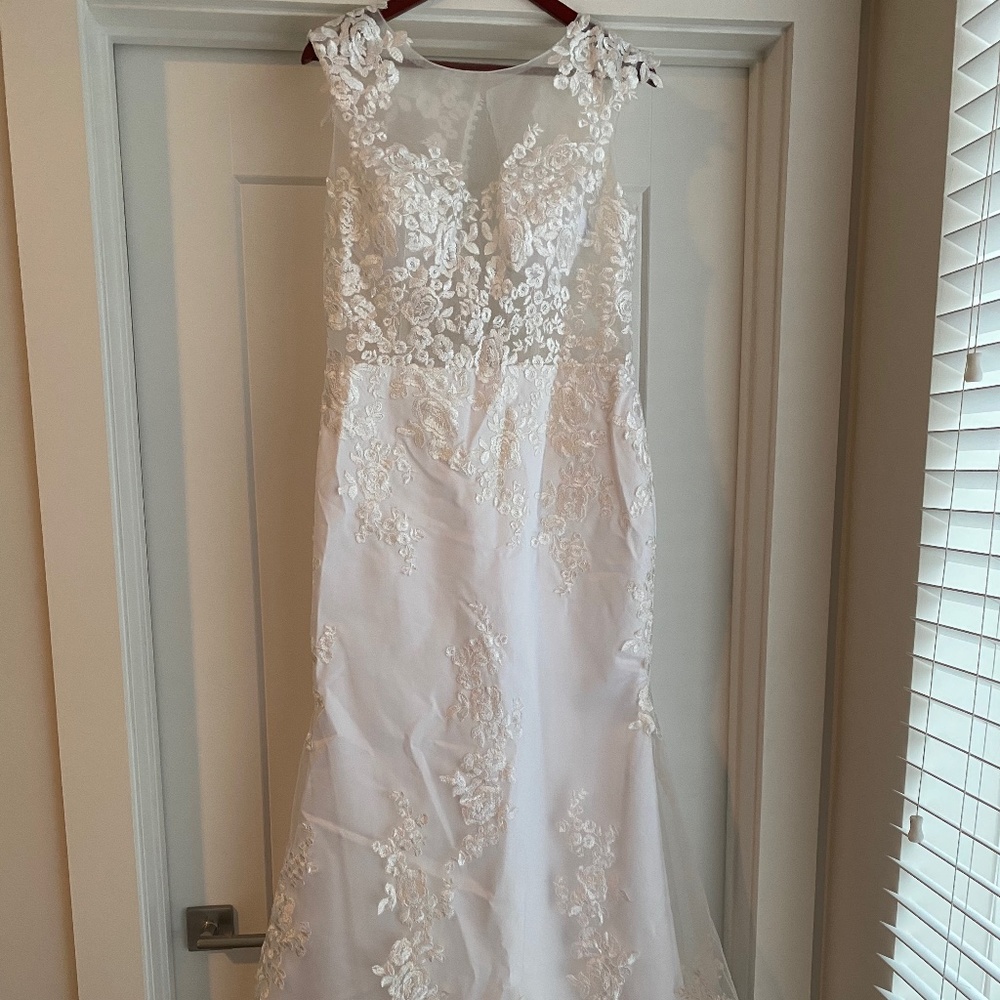 Sz 12 NEW Mermaid Wedding Dress with Detachable Train
